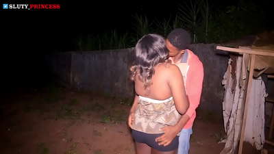 Ulična romanca in vroč seks z debelim dekletom iz kluba